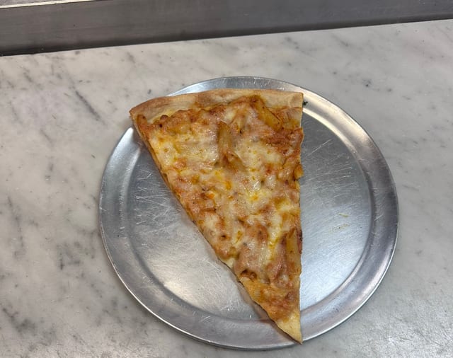 Baked Ziti Pizza (Slice).