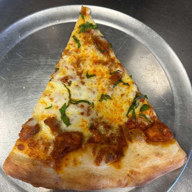 Chicken with Vodka Sauce Pizza (Slice).